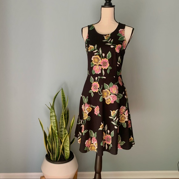 Soprano Dresses & Skirts - Soprano • Floral Embroidered Dress • Large